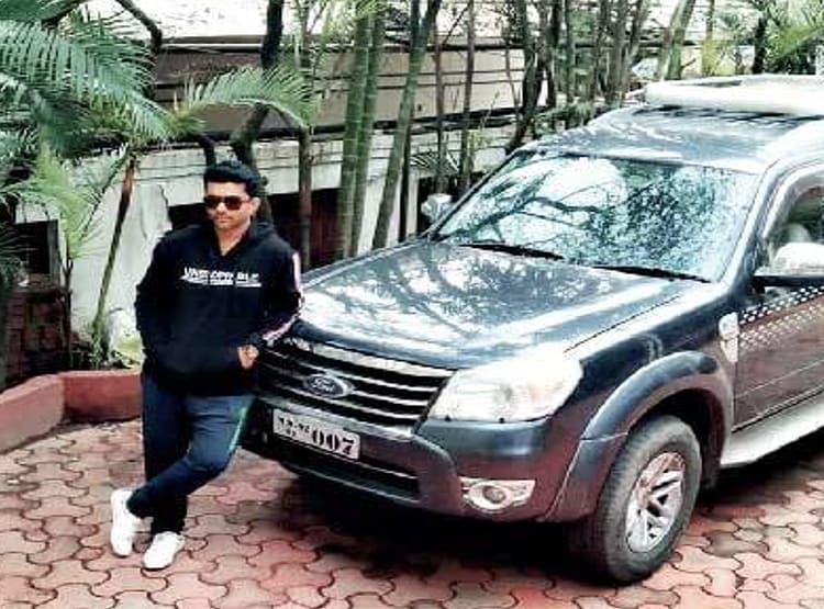 कोरोना मरीजों के लिए बेची SUV, ऑक्सीजन सिलेंडर देकर कर रहे मदद