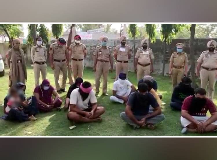 पति-पत्नी घर में घर में करवाते थे जिस्मफरोशी, ऐसे पकड़ा गया पूरा रैकेट