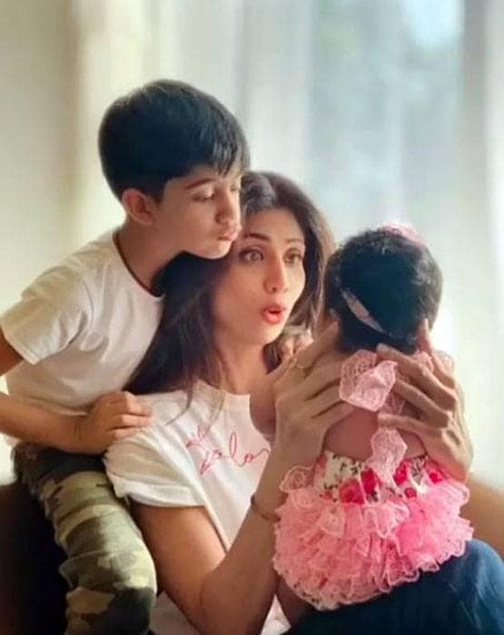 लॉकडाउन में घर में ही मनाया शिल्पा शेट्टी ने बर्थडे, सामने आईं फोटोज