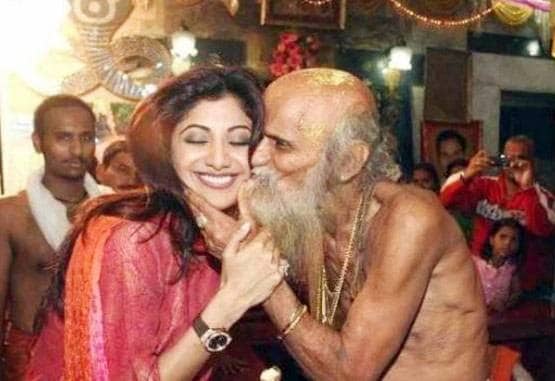 हॉलीवुड स्टार से पुजारी तक, रील से ज्यादा चर्चित हैं शिल्पा के रियल लाइफ के KISS