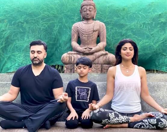 फादर्स डे पर यूं पुरानी यादें ताजा कर रहे बॉलीवुड सेलेब्स, Photos