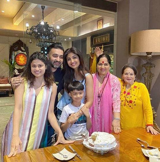 लॉकडाउन में घर में ही मनाया शिल्पा शेट्टी ने बर्थडे, सामने आईं फोटोज