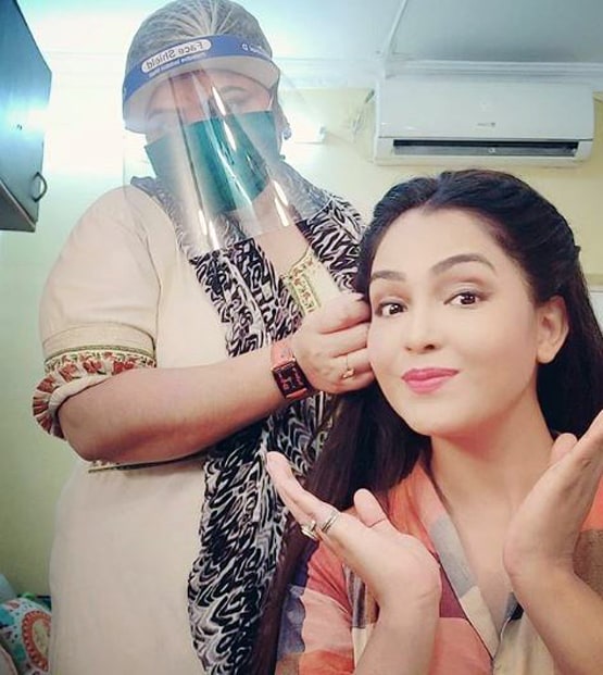 100 दिन बाद शुरू हुई भाबीजी घर पर है की शूट‍िंग, देखें Photos