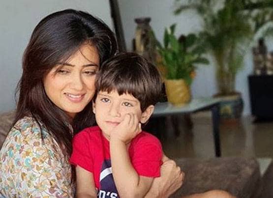 श्वेता-अभिनव के बीच सोशल मीडिया पर बहस, पति ने पूछा क्यों नहीं दे रही तलाक