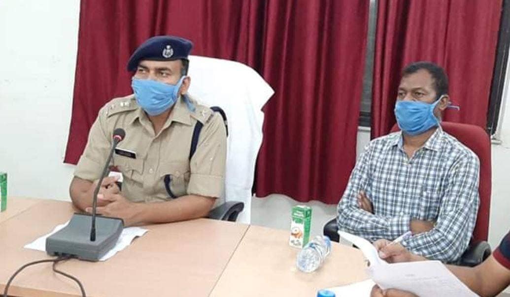 कैशियर ने गर्लफ्रेंड के साथ मिलकर चुरा लिया बैंक से 15 किलो सोना