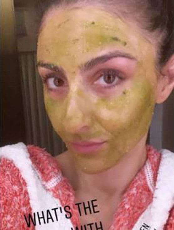 एली से करीना तक, लॉकडाउन में स्पेशल फेस मास्क लगा रहीं एक्ट्रेसेस