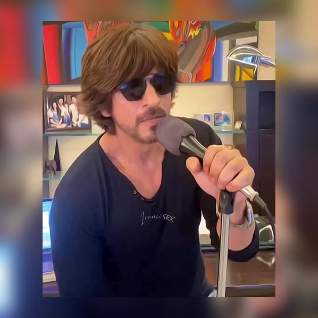 घर की बालकनी में लाइट्स-कैमरा संग शूटिंग करते नजर आए शाहरुख, Photos