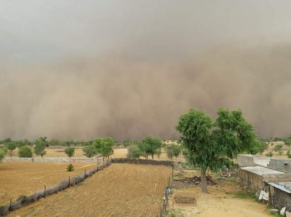 इस शहर में अचानक दिन में छाया अंधेरा, फिर आया धूल का बवंडर