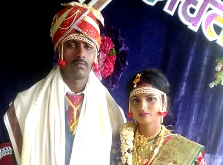 पत्नी की जलती चिता पर पति ने लगाई छलांग, 3 महीने पहले हुई थी शादी