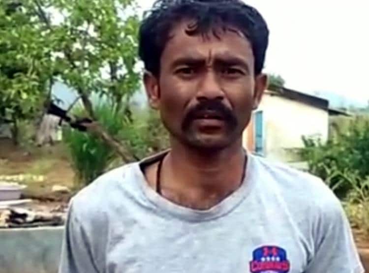 श्मशान घाट से उठाई धोती, फिर पेड़ से लटक कर किसान ने लगा ली फांसी