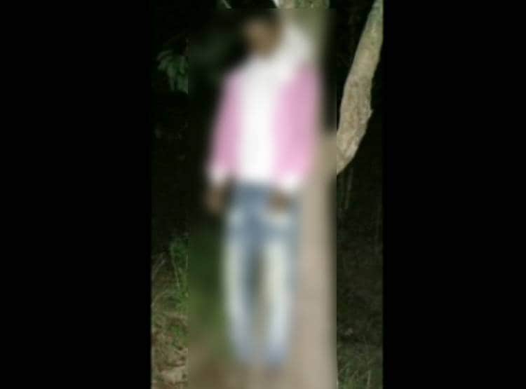 श्मशान घाट से उठाई धोती, फिर पेड़ से लटक कर किसान ने लगा ली फांसी