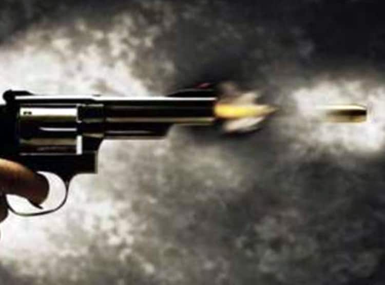 FB लाइव के बाद पत्नी को गोली मारी, किया सुसाइड, भाई ने भी दी जान