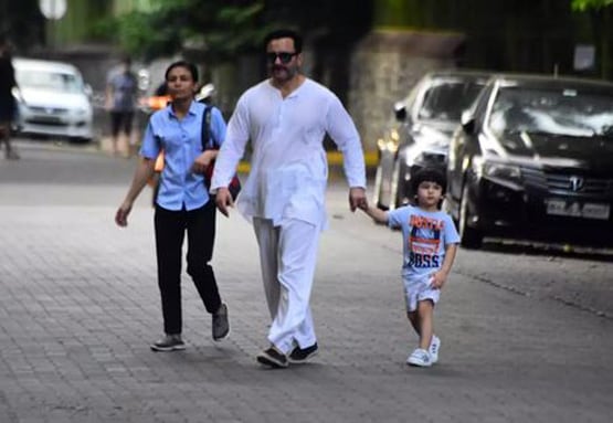 मास्क लगाकर सैफ-करीना संग घूमने निकले तैमूर, देखें तस्वीरें