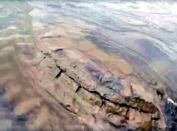 अचानक नदी के बाहर निकला 500 साल पुराना भगवान विष्णु का मंदिर