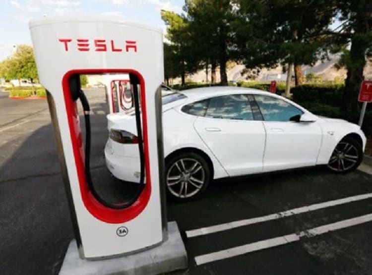 महंगा पड़ा बार-बार क्लिक करना, 12 करोड़ की 28 कारें हो गईं बुक