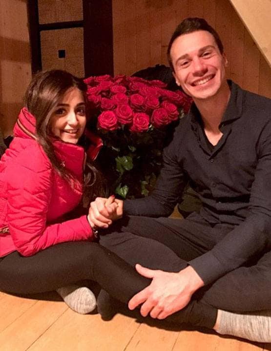 मोनाली ठाकुर को पति ने जब किया शादी के लिए प्रपोज, रोने लगी थीं सिंगर