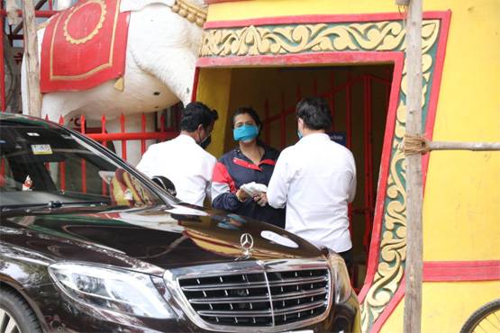 अनलॉक के बीच भगवान का आशीर्वाद लेने मंदिर पहुंची एकता कपूर, Photos