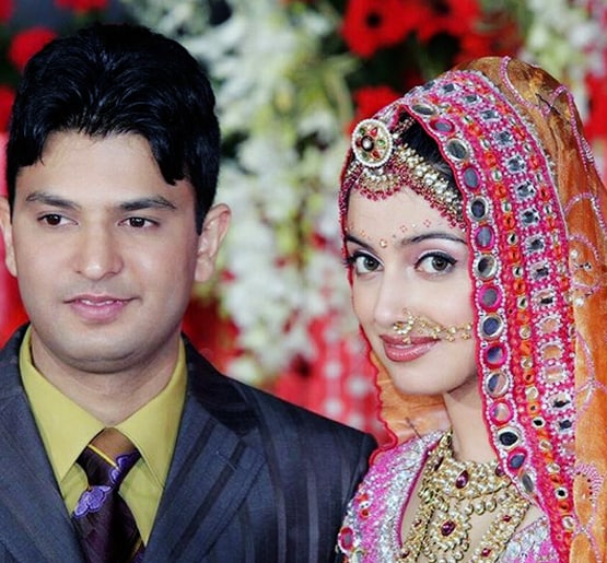 पहली मुलाकात में दिव्या को पसंद कर बैठे थे भूषण, वैष्णो देवी मंदिर में की शादी