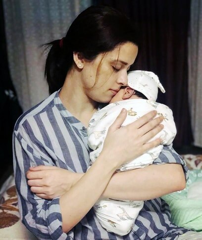 नन्हे बेटे को गले से लगाए दिखीं एकता कौल, पति सुमीत ने बताया शानदार मां