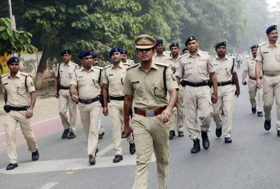 पिता ने कर्ज लेकर पढ़ाई इंजीनियरिंग, बेटे ने IPS बनकर ऐसे निभाया फर्ज