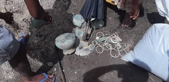 खेत में अटक गया किसान का हल, फिर जमीन के नीचे से निकाला खजाना