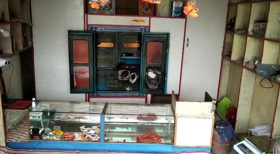 गैस कटर से काटा दुकान का शटर, चोरों ने उड़ा दी लाखों की ज्वेलरी