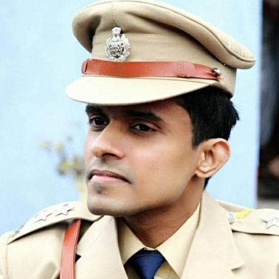 पिता ने कर्ज लेकर पढ़ाई इंजीनियरिंग, बेटे ने IPS बनकर ऐसे निभाया फर्ज