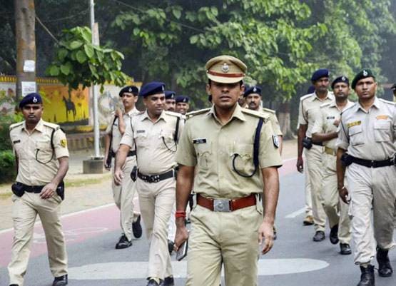 पिता ने कर्ज लेकर पढ़ाई इंजीनियरिंग, बेटे ने IPS बनकर ऐसे निभाया फर्ज
