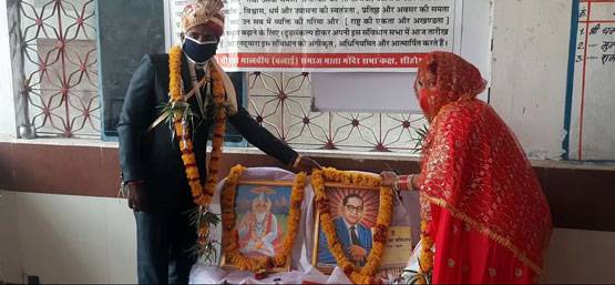 बाबा साहेब की फोटो और संविधान की शपथ लेकर इस जोड़े ने रचाई शादी