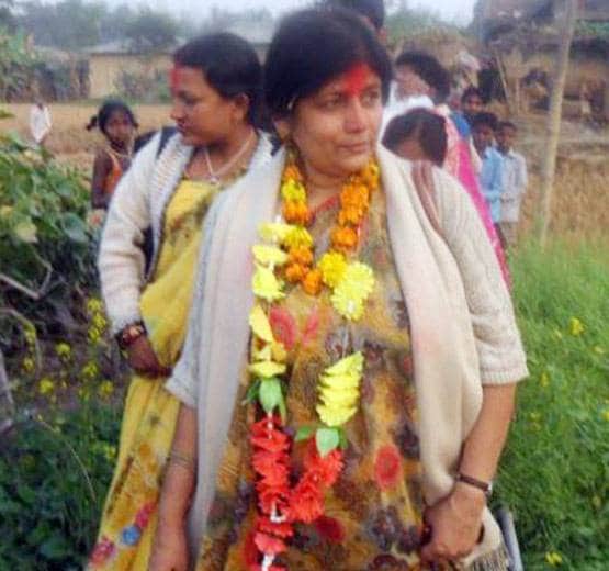 कौन हैं नेपाल की नेता सरिता गिरी, भारत का पक्ष लेने पर जिनके घर पर हुआ हमला