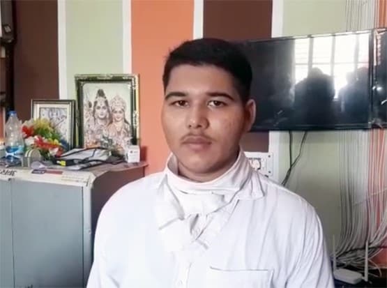 छोटे-छोटे कस्बों से...गांवों और शहरों से...देखो निकले हैं यूपी के टॉपर