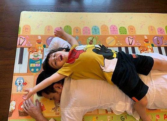 PHOTOS: लॉकडाउन में मिली छूट तो सैफ-करीना संग घर से बाहर निकले तैमूर