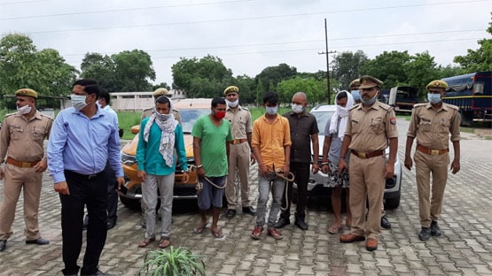 अंगूठे का क्लोन बनाकर खातों से उड़ाए लाखों रुपये, पांच शातिर गिरफ्तार