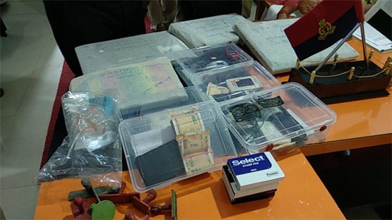 अंगूठे का क्लोन बनाकर खातों से उड़ाए लाखों रुपये, पांच शातिर गिरफ्तार