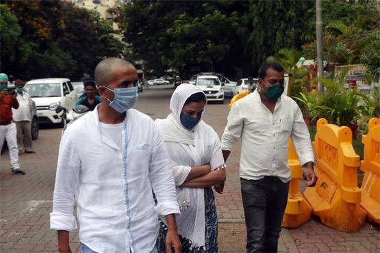 बेटे सुशांत के उसी अपार्टमेंट में पहुंचे पिता, जहां एक्टर ने लगाई थी फांसी