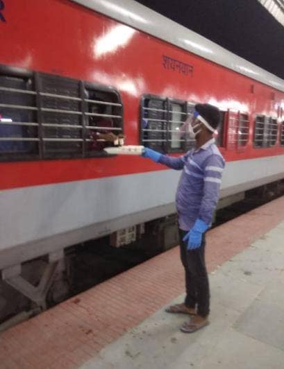 आज से रोज चलेंगी 200 और ट्रेनें, यात्रा से पहले जान लें रेलवे के ये 7 नियम