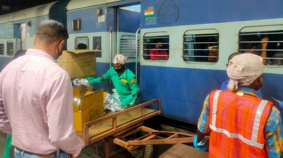 आज से रोज चलेंगी 200 और ट्रेनें, यात्रा से पहले जान लें रेलवे के ये 7 नियम