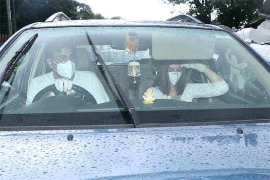 सुशांत को अलविदा कहने पहुंचीं श्रद्धा कपूर-कृति सेनन, परिवार भी शामिल