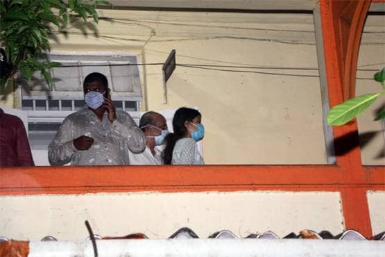 सुशांत केस में रिया से पुलिस की पूछताछ, 9 घंटे तक चला सवाल-जवाब का सिलसिला