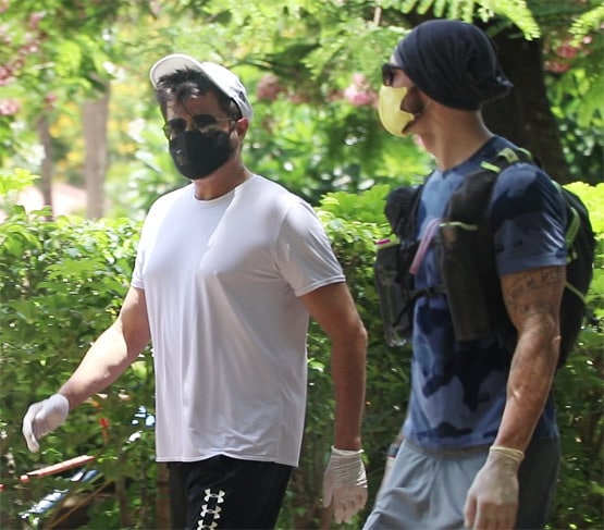 गर्लफ्रेंड पत्रलेखा संग निकले राजकुमार राव, अक्षय भी ऑफ‍िस के बाहर आए नजर