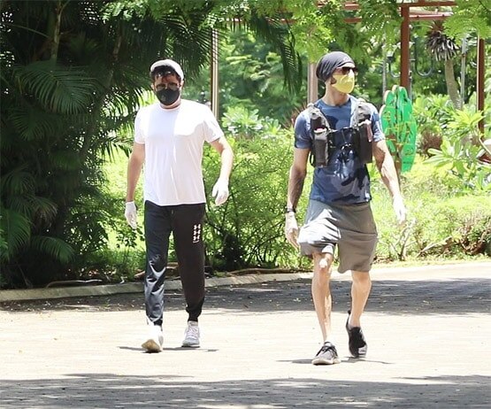 गर्लफ्रेंड पत्रलेखा संग निकले राजकुमार राव, अक्षय भी ऑफ‍िस के बाहर आए नजर