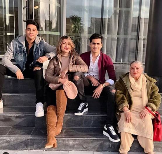 25 साल के हुए उर्वशी ढोलकिया के बेटे, 17 साल की उम्र में एक्ट्रेस बनी थी मां