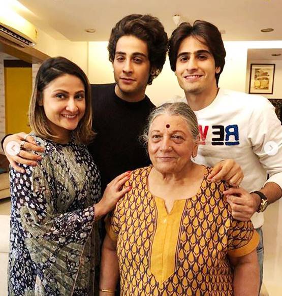 25 साल के हुए उर्वशी ढोलकिया के बेटे, 17 साल की उम्र में एक्ट्रेस बनी थी मां