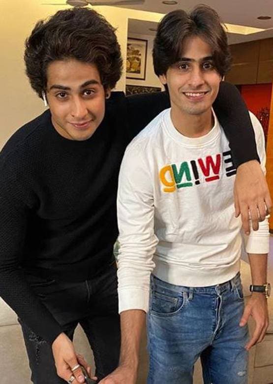 25 साल के हुए उर्वशी ढोलकिया के बेटे, 17 साल की उम्र में एक्ट्रेस बनी थी मां