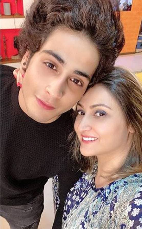 25 साल के हुए उर्वशी ढोलकिया के बेटे, 17 साल की उम्र में एक्ट्रेस बनी थी मां