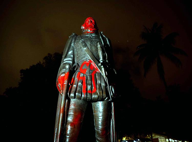 रंगभेद की लड़ाई इतिहास पर आई, जानें US से यूरोप तक क्यों तोड़ी जा रहीं मूर्तियां?