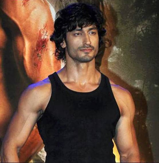 फिल्मों में ही नहीं, यूट्यूब पर भी पॉपुलर हैं बॉलीवुड के ये सितारे