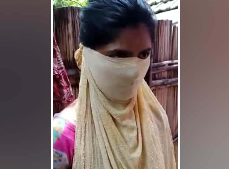 प्रेमी की पिटाई से तंग प्रेमिका ने खंभे से बांधकर झाड़ू से पीटा