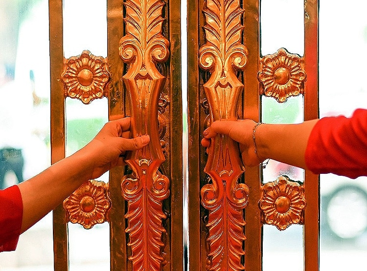 दुनिया का पहला सोने का होटल, जानिए एक रात रुकने का किराया