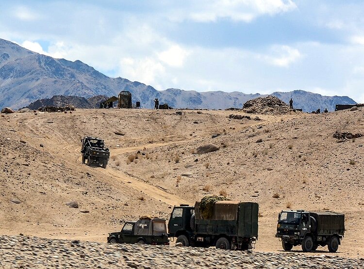 घिर गया चीन, पहाड़ों में भारत के लड़ाकू विमान...समंदर में अमेरिकी युद्धपोत